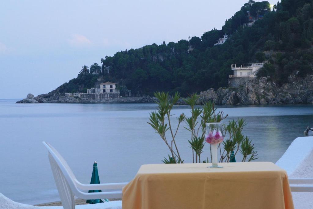 Hotel Club Poseidon Stalettì Eksteriør bilde