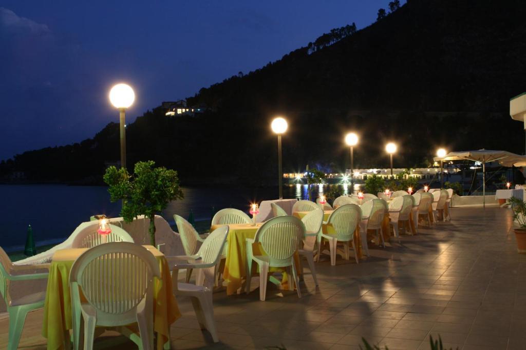 Hotel Club Poseidon Stalettì Eksteriør bilde